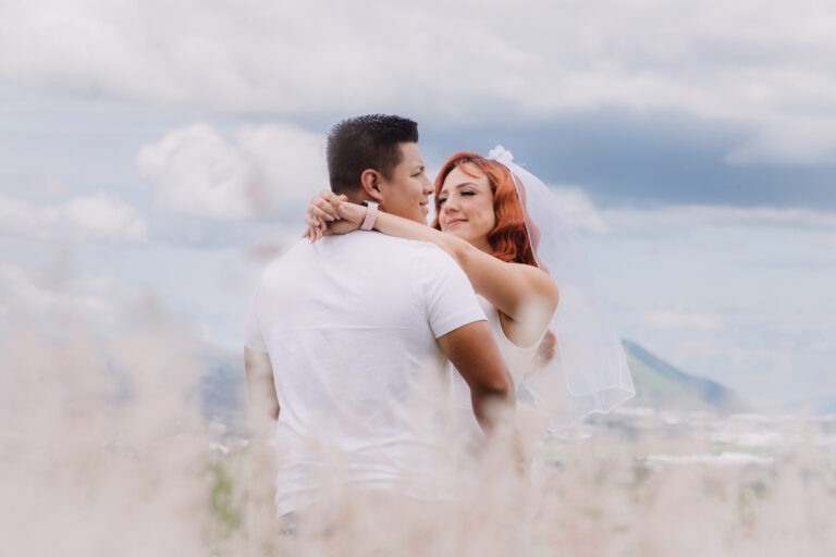 sesion-preboda-romantica-pareja-montanas-exteriores
